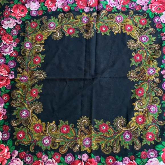 Eye catching Gorgeous with Fringe Shawl, Wrap. Very Festive - Picture 12 of 15